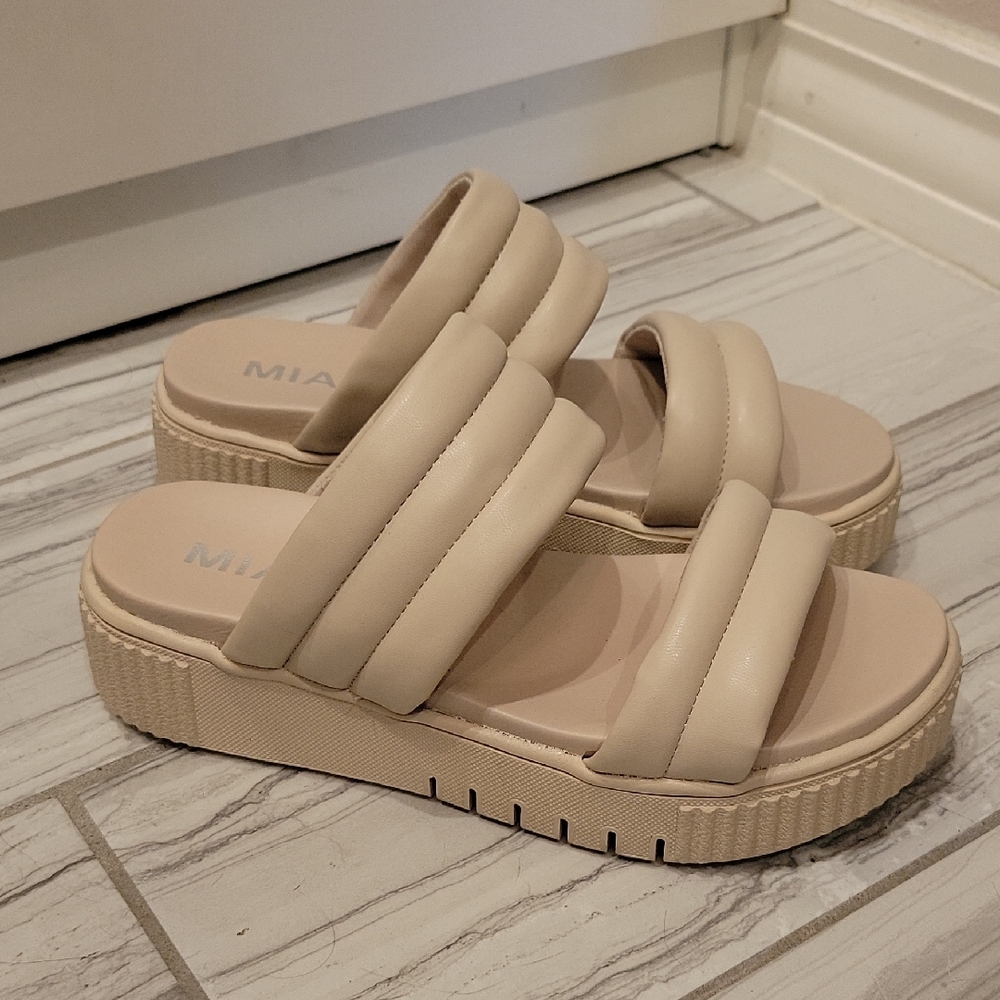 MIA Women's Platform Sandals Like New